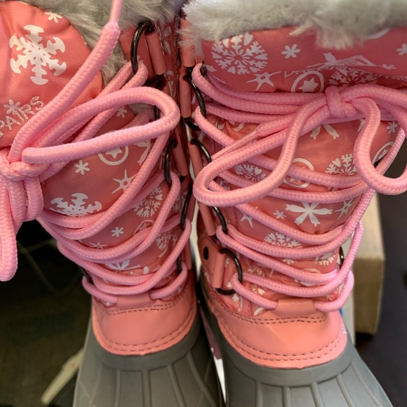 New in box pink snow boots little kids size 10 with faux fur lining - Picture 10 of 16